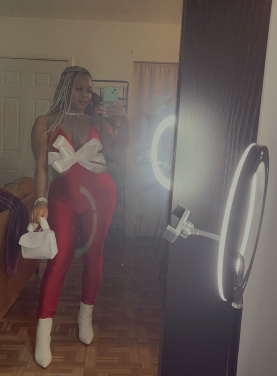 MsP_Lorraine's tweet photo. My presence is a present 🎁 https://t.co/GwS9ej3gt9
