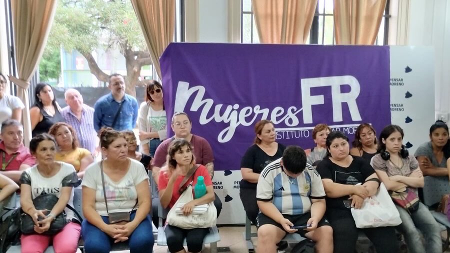 Frmorenook's tweet photo. Durante la tarde de hoy, en el @PensarMoreno, más de cuarenta compañeras de los distintos barrios del distrito se dieron cita para compartir la tarea territorial que lleva adelante cada una desde sus instituciones. https://t.co/w7BWDtMQDa