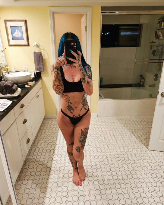 Bitch who do ya love? https://t.co/WvxsppdNYr