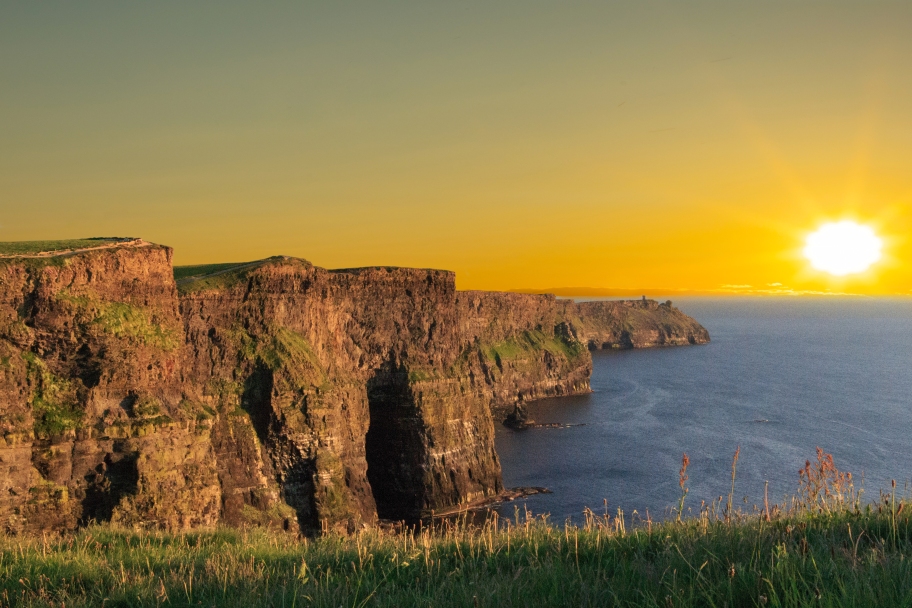 WanderLust1280's tweet image. The Cliffs of Moher are some of the most amazing coastlines anywhere in the world.  Find out how and when to visit in my Cliffs of Moher Visitor Guide.  #Travel #Ireland #CliffsOfMOher #TravelGuides #TravelAdvice  wanderlustphotosblog.com/2018/03/19/the…