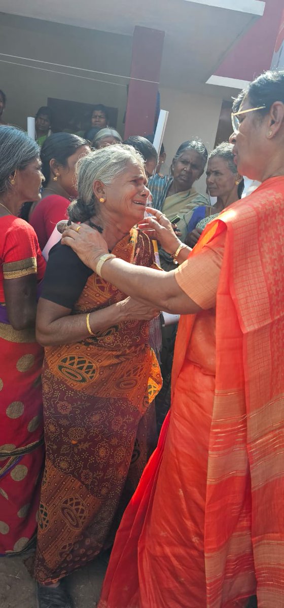 SumitraBJPMP's tweet image. तमिलनाडु राज्य की धर्मपुरी लोकसभा क्षेत्र में #विकसित_भारत_संकल्प_यात्रा में सम्मिलित होकर लाभार्थियों को संबोधित किया व लाभार्थियों को आयुष्मान कार्ड, उज्ज्वला गैस सिलेंडर व प्रधानमंत्री आवास योजना के प्रमाणपत्र वितरित किए।
#ModiKiGuarante