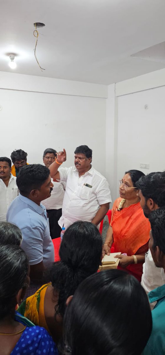 SumitraBJPMP's tweet image. तमिलनाडु राज्य की धर्मपुरी लोकसभा क्षेत्र में #विकसित_भारत_संकल्प_यात्रा में सम्मिलित होकर लाभार्थियों को संबोधित किया व लाभार्थियों को आयुष्मान कार्ड, उज्ज्वला गैस सिलेंडर व प्रधानमंत्री आवास योजना के प्रमाणपत्र वितरित किए।
#ModiKiGuarante