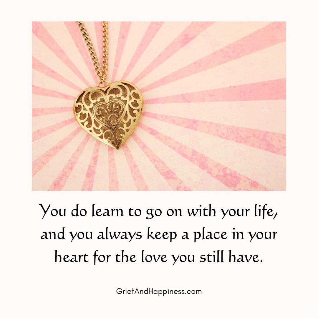 ThreattEmily's tweet photo. Focusing on this love brings you comfort.

#grief #happiness #happinessisachoice #quotes #memories #selflove #sad #selfcare #hope #support #healing #anxiety  #death #therapy #suicide #sadness https://t.co/BsFS0i7BGz