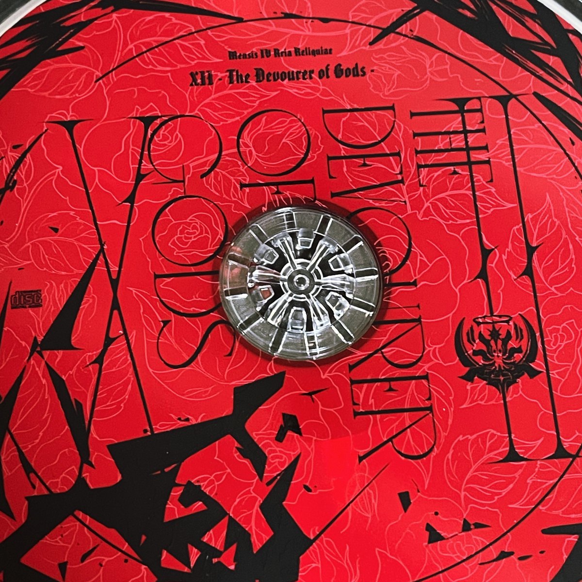 msm_nola's tweet photo. フィジカルのデザイン最高にかっこいい。
ディスクトレイに描かれたアイアンメイデンから作品(CD)を取り出すという意匠にも注目して欲しい。#MIVAR
https://t.co/zohK4JtqtV https://t.co/Y5oHjHT4Ka
