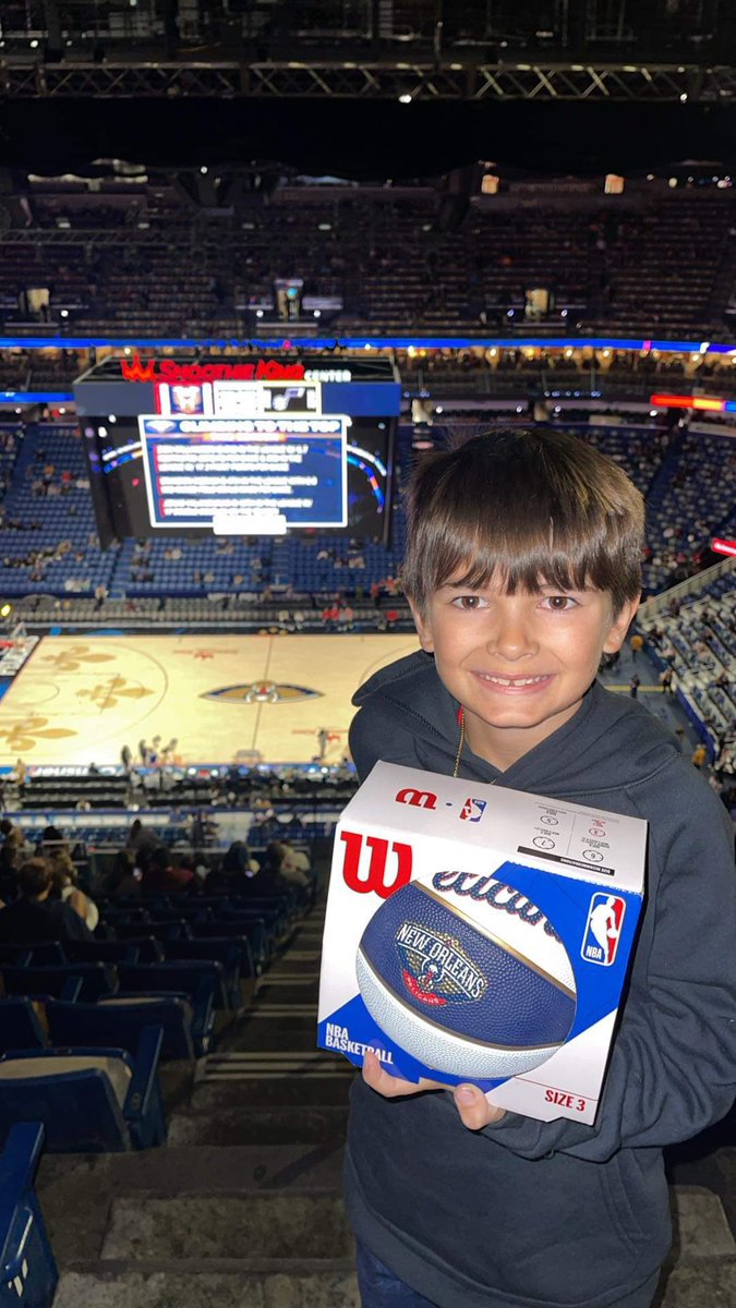 BlakeLejeune's tweet photo. #pelicansgameday https://t.co/Ni8etj6c5Y