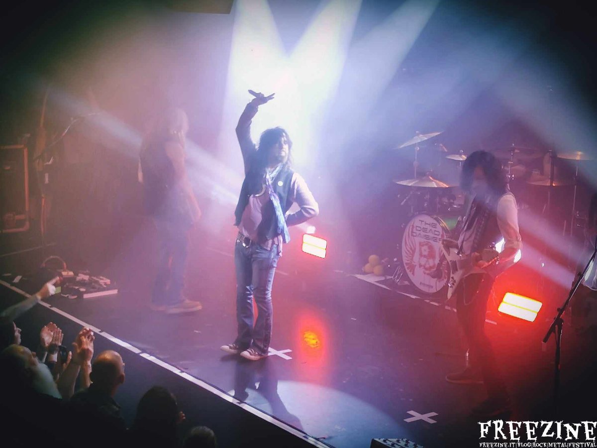TheDeadDaisies's tweet photo. Freezine took some rockin' pics at our Cvetličarna show in Ljubljana, Slovenia!🇸🇮🤘
Check them out!😎
#TheDeadDaisies #DecemberTour #Europe #Slovenia #Ljubljana #Cvetlicarna #Freezine #Photos #Concert https://t.co/9oSFcw28hS