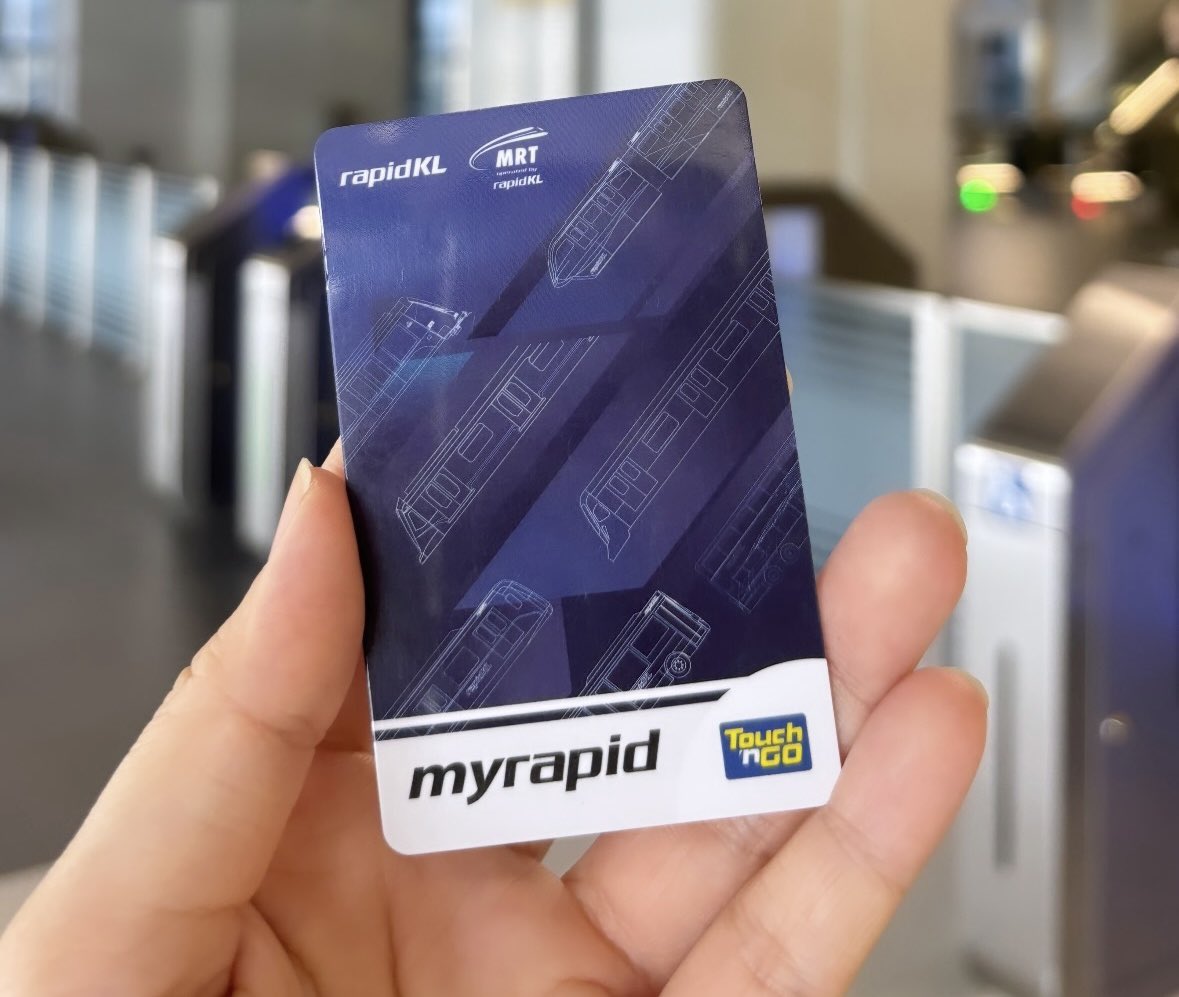 ImanAbdulRahim's tweet photo. Jalan jalan naik MRT. Bayar RM5 je for the whole day. Beli MyCity Pass 1 day! Guna TouchnGo / IC boleh gak tapi kena ada min RM10. Nanti pergi je dekat kaunter. https://t.co/QDFITXfAaR