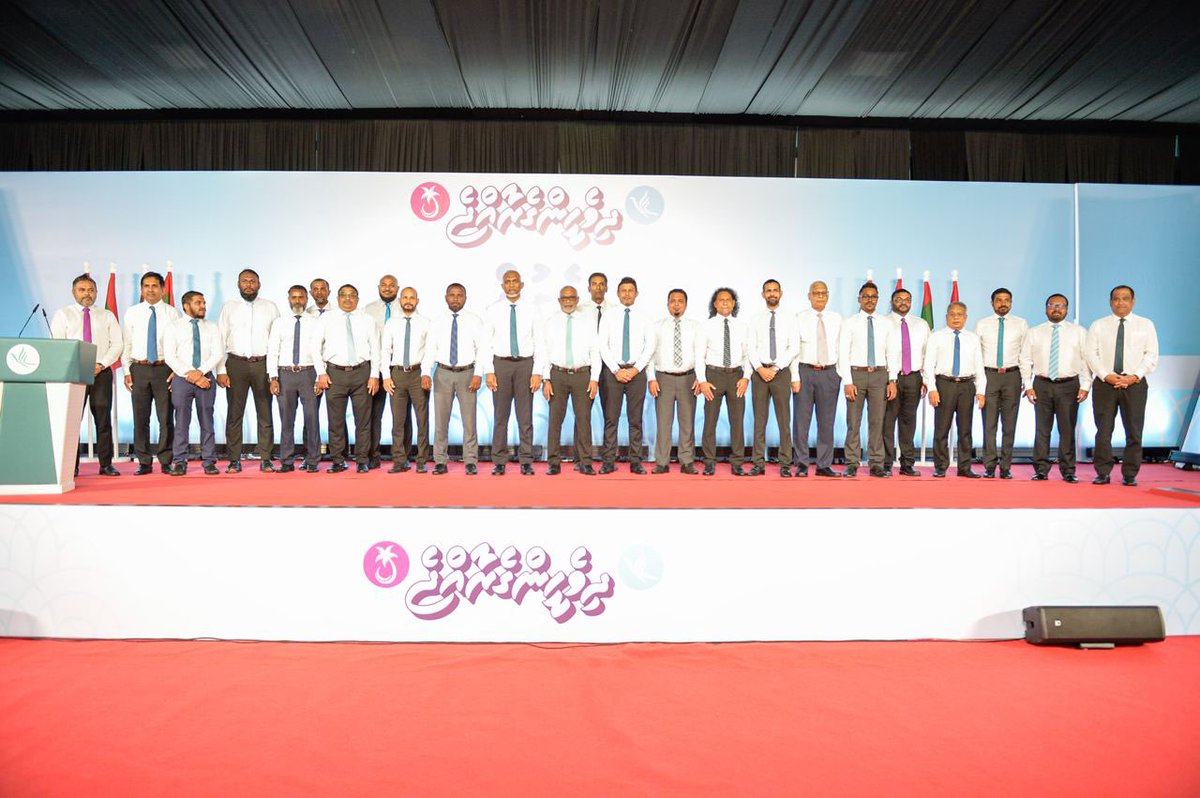 ProgressPartyMV's tweet photo. ޕްރޮގުރެސިވް ކޮންގުރެސް ކޯލިޝަންގެ ލީޑަރ ރައީސުލްޖުމްހޫރިއްޔާ @MMuizzu ބައިވެރިވެ ވަޑައިގެންނެވި ޕްރޮގްރެސިވް ކޮންގްރެސް ކޯލިޝަންގެ ޚާއްޞަ ޖަލްސާ 'ފެށުން'
ޤައުމީ ފިކުރާ ގުޅިވަޑައިގެންނެވި ރައްޔިތުންގެ މަޖްލިސް މެމްބަރުންނަށް މަރުޙަބާ
#Feshun
#DhiveheengeRaajje https://t.co/2eBsWKxfbG