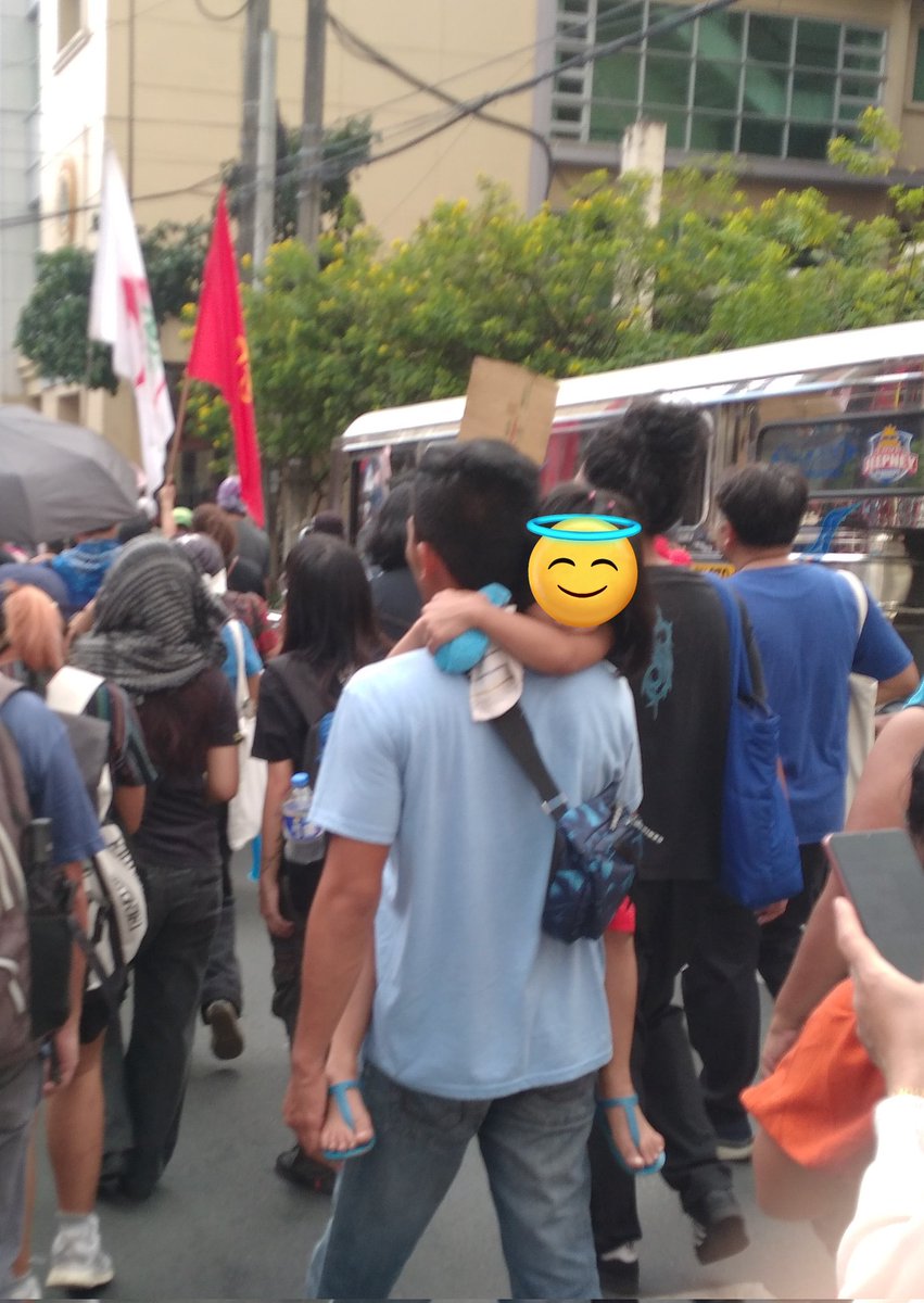 TheKejOfGlory's tweet photo. Laban ng tsuper, 

Laban ng pamilyang Pilipino 🥺

tara sa Mendiola!
#NoToJeepneyPhaseout https://t.co/tx9tsSahRx