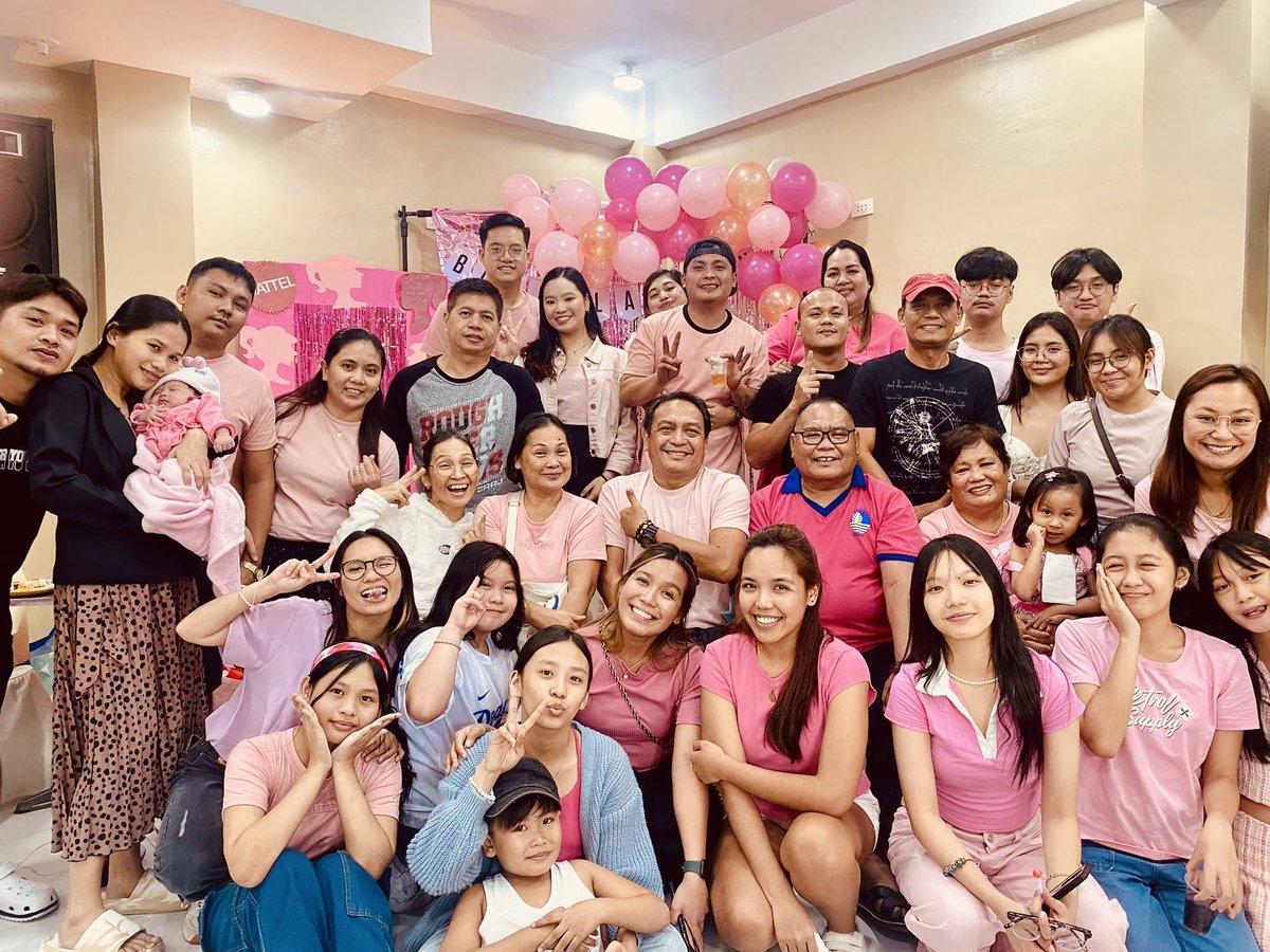 kaibalilla's tweet photo. Happy Holidays from the Balilla’s 🩷🥂 https://t.co/rkq6fZyKzT