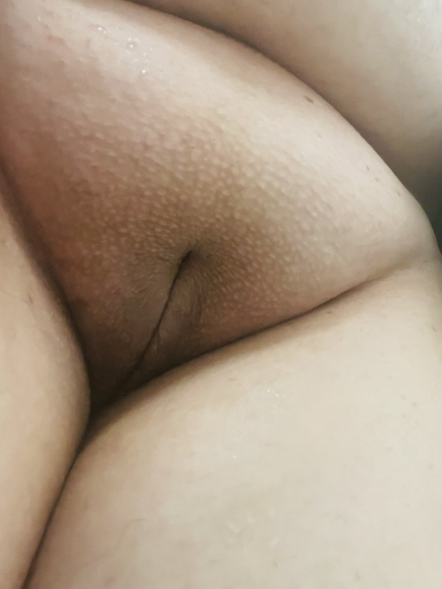 Good morning 🌸 fresh out of the shower and ready to be glazed like a donut 🍆🍩 

#onlyfans #nsfw #cute