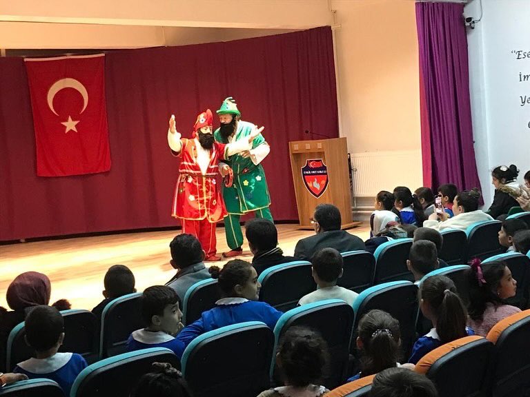 Eskil_MEM's tweet photo. Aksaray Belediyesi  Kültür ve Sosyal İşler Müdürlüğünce düzenlenen Hacivat -Karagöz Tiyatro Oyunu Eskil Ortaokulu Konferans Salonunda gerçekleştirildi. Tiyatro öğrencilerin büyük ilgisini çekti. @aksarayvaliligi @malikumbuzoglu @Aksaray_MEM @metinalpaslan40 @TC_Eskil @brahimKler2 https://t.co/5P7Kfp1THX