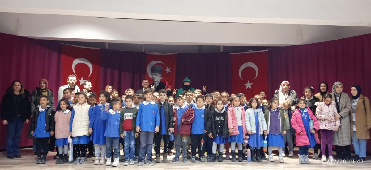 Eskil_MEM's tweet photo. Aksaray Belediyesi  Kültür ve Sosyal İşler Müdürlüğünce düzenlenen Hacivat -Karagöz Tiyatro Oyunu Eskil Ortaokulu Konferans Salonunda gerçekleştirildi. Tiyatro öğrencilerin büyük ilgisini çekti. @aksarayvaliligi @malikumbuzoglu @Aksaray_MEM @metinalpaslan40 @TC_Eskil @brahimKler2 https://t.co/5P7Kfp1THX