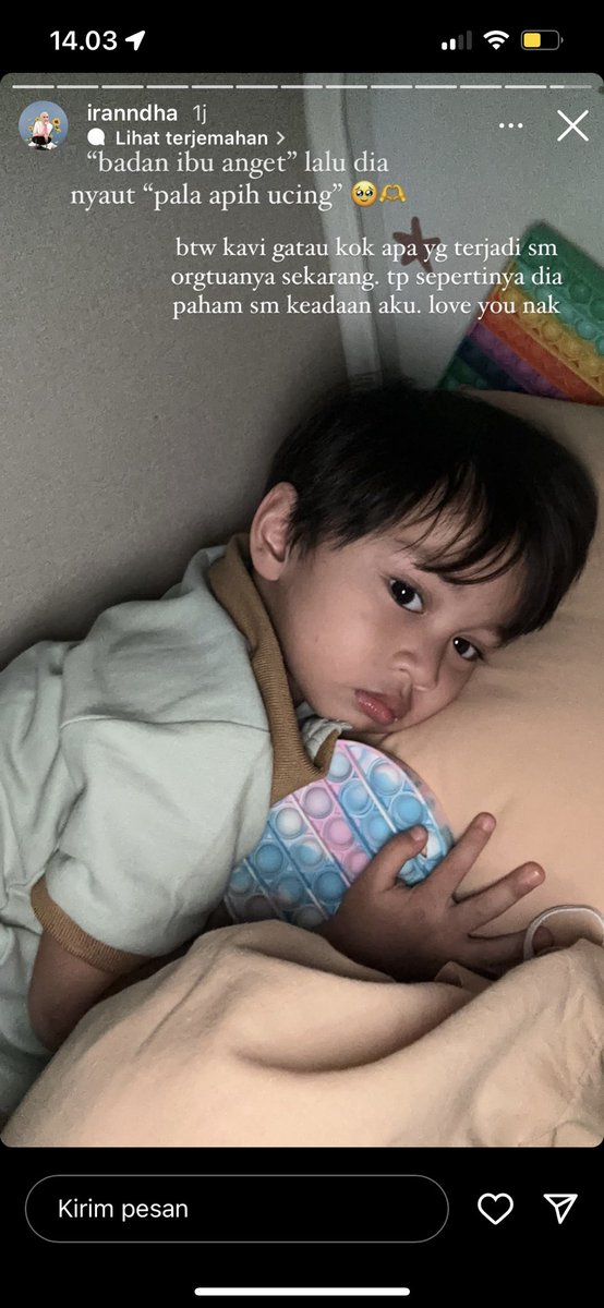 Riweh_Banget's tweet photo. padahal di sg Iranndha yang ini bapak nya Kavi masih main bareng kayak ngga keliatan Selingkuh, tapi 4 jam yang lalu irann nge post chat  Elmer selingkuh sama Pramugari🥺

ternyata bener yaa pekerjaan di penerbangan bener bener rawan banget Selingkuh.

Kavi kayak ngerasain juga😔 https://t.co/ktcZdlRECB