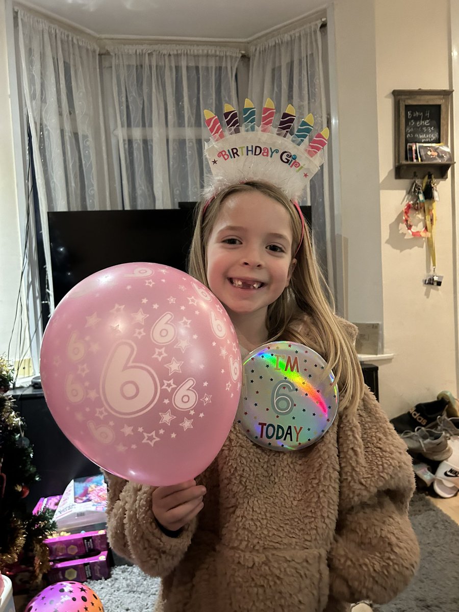 simplesimon89's tweet photo. @Miss_Gunner_ @HallingSch a very happy birthday girl delighted with her balloon and card from the class!!! Thank you @Mis_Gunner_ and penguin class for the lovely balloon and card!! https://t.co/khwOKJVXpZ