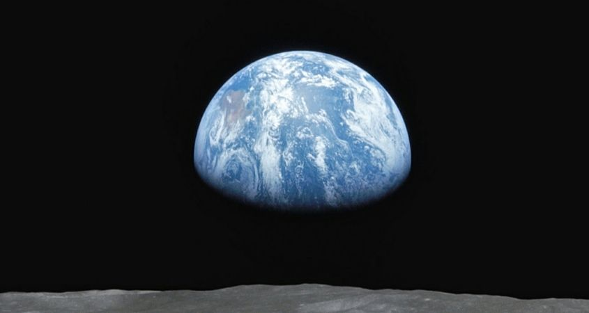 a_a_f_t's tweet photo. Non ci sono astronauti guerrafondai. Da Gagarin in poi, coloro che sono stati nello spazio hanno testimoniato che vedere la Terra dall'esterno ha trasformato per sempre la loro visione del mondo e ha cementato il loro senso di appartenenza all'umanità.

(continua) https://t.co/5xItaJHCWH