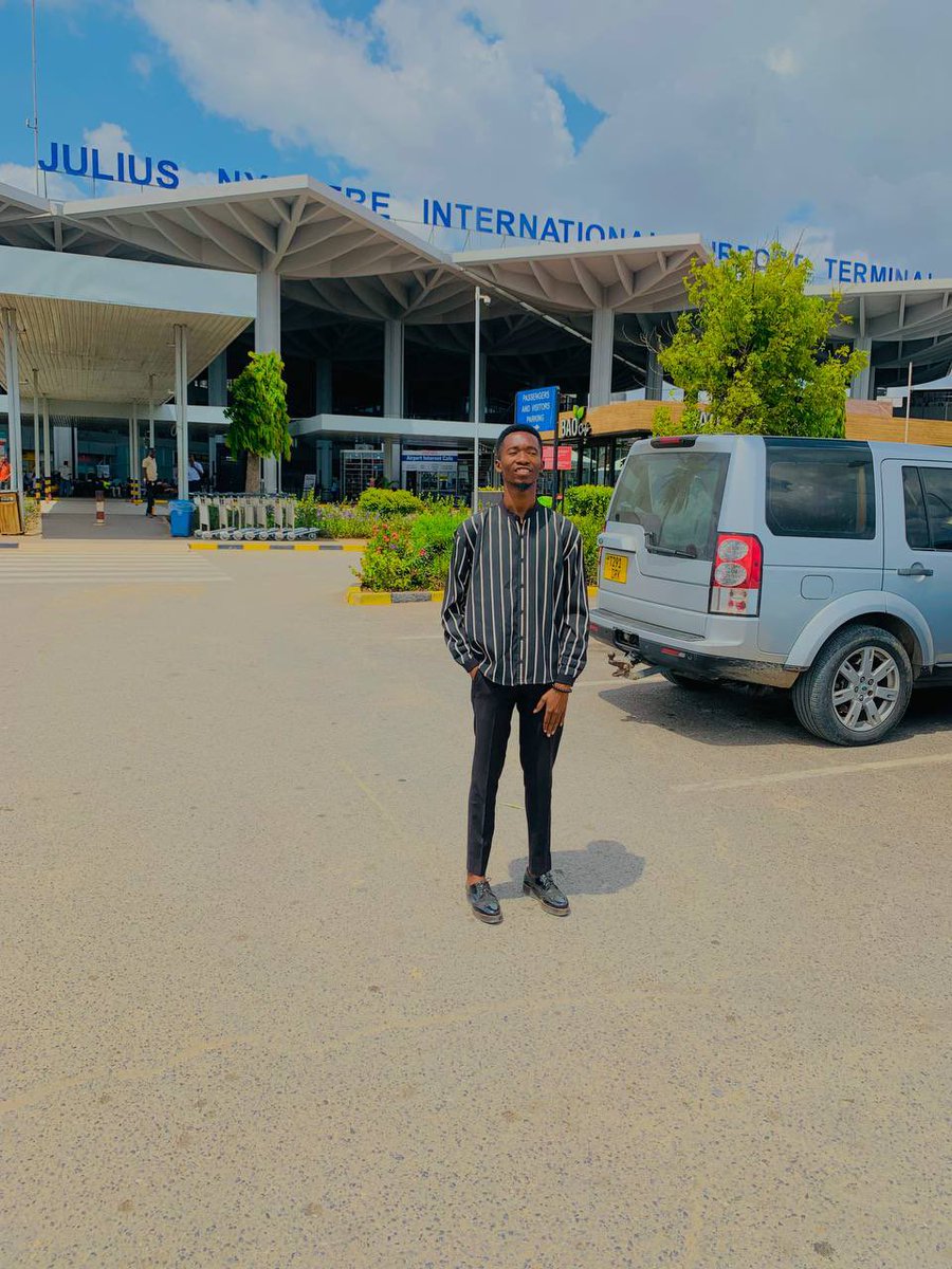 japhetGmushi's tweet photo. sasa kama haukuzaliwa kwenye familia ya kifalme au Familia Tajiri never don't accuse yourself JITENGENEZE tafuta Mtu ambae unataka uwe anza kuishi maisha yakujua WEWE NI NANI✍️ j https://t.co/BaHskbkkVA