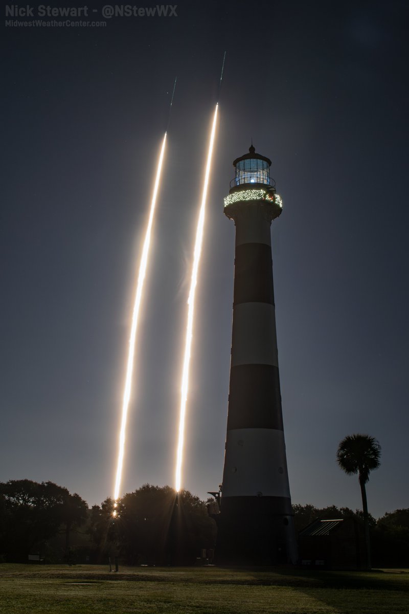 A synchronized landing of the #FalconHeavy side boosters at #SpaceX LZ-1 and LZ-2 following a successful launch of the #USSF52/#OTV7 spacecraft.