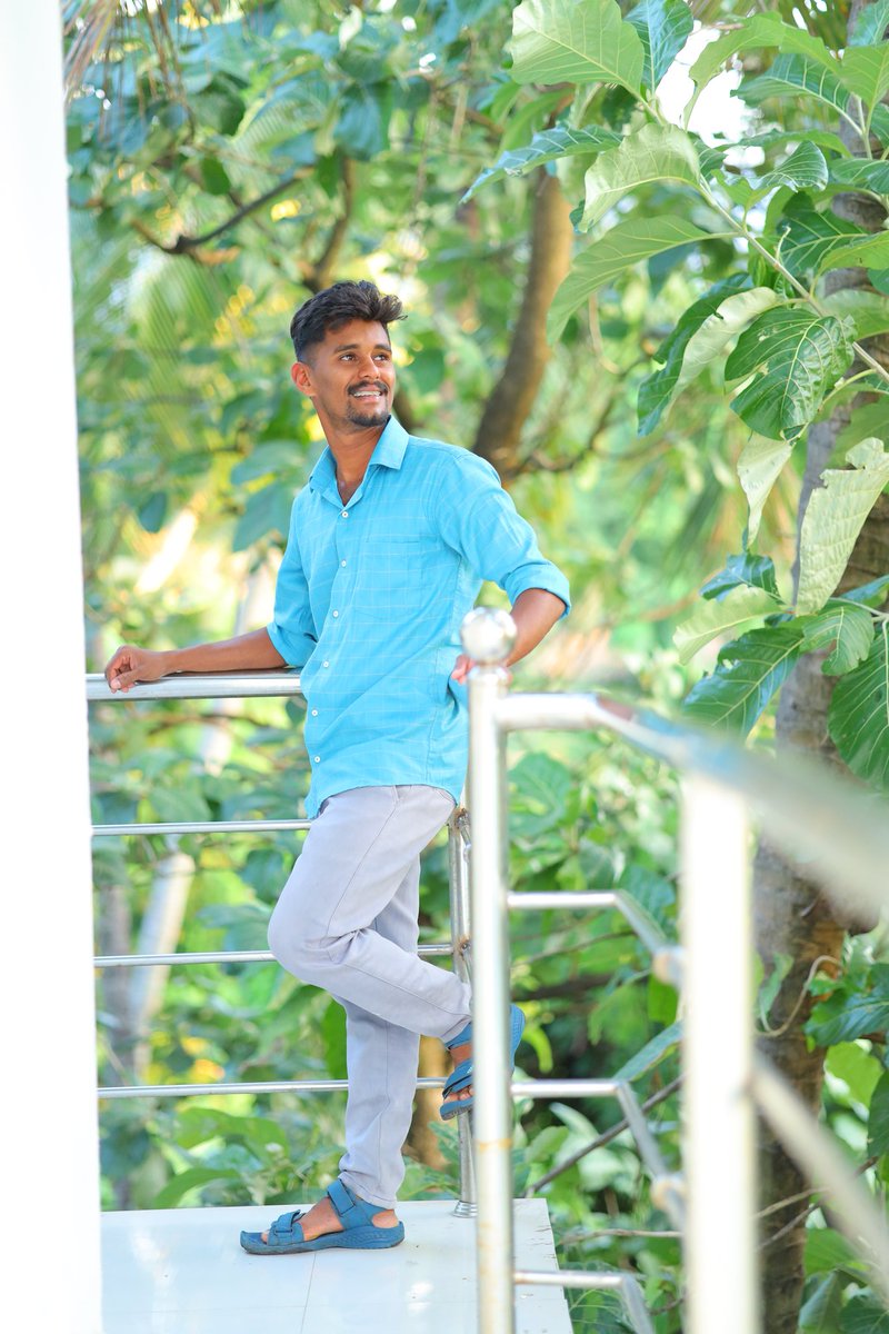 ajeshspark's tweet photo. ക്യാമറമാൻ അങ്ങനെ നോക്ക് ഇങ്ങനെ നോക്ക് പറഞ്ഞു ഞാൻ  ദിങ്ങനെ നോക്കി നിന്നു... 😊😍 https://t.co/CFT040oaje