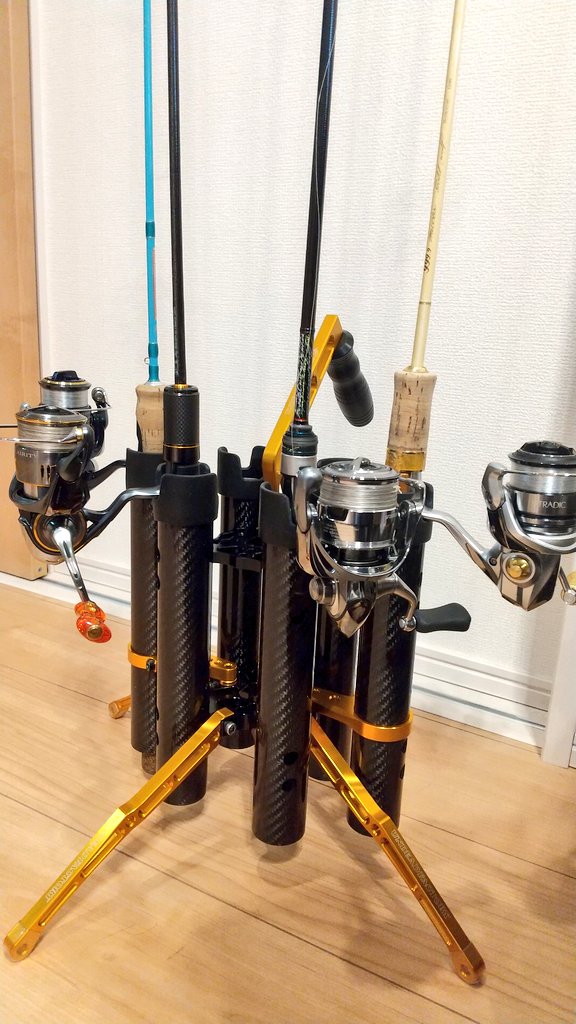 taka_maru1983's tweet image. 遂に‼️
DLIVE&amp;amp;UNDEAD FACTORYのロッドスタンドを手に入れることができました✨

どうやっても倒れる気がしない安定構造💪
早く使いたくて家の中でロッドスタンド持ち歩く練習してる始末です🤣‼️

対応して頂いた水間さんありがとうございました🙇

#DLIVE
#UNDEADFACTORY