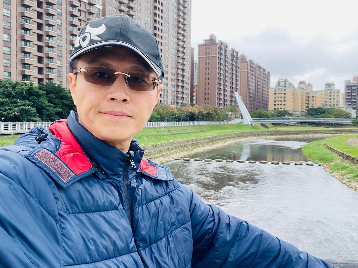 jasonhung929's tweet photo. Life is like riding a bicycle. To keep your balance, you must keep moving.
And just like a bike ride, life's journey has its ups and downs.
But remember, every pedal forward is progress.
No matter how bumpy the road, keep pedaling.
#LifeJourney #KeepMovingForward #Einstein https://t.co/a24Gs4koEj