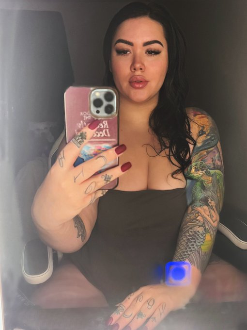 Just got out of the shower 🚿 https://t.co/rL6ygmrM67