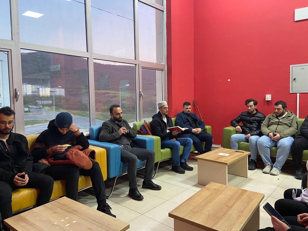 omuilet's tweet photo. 29 Aralık Cuma günü Sabah Namazı &amp; Şehitlerimiz için Kur'an-ı Kerim Tilaveti programımızda buluştuk, katılım gösteren arkadaşlara teşekkürlerimizi iletiyoruz. 
Sağlıkla kalın... https://t.co/ATV6FvxSLo