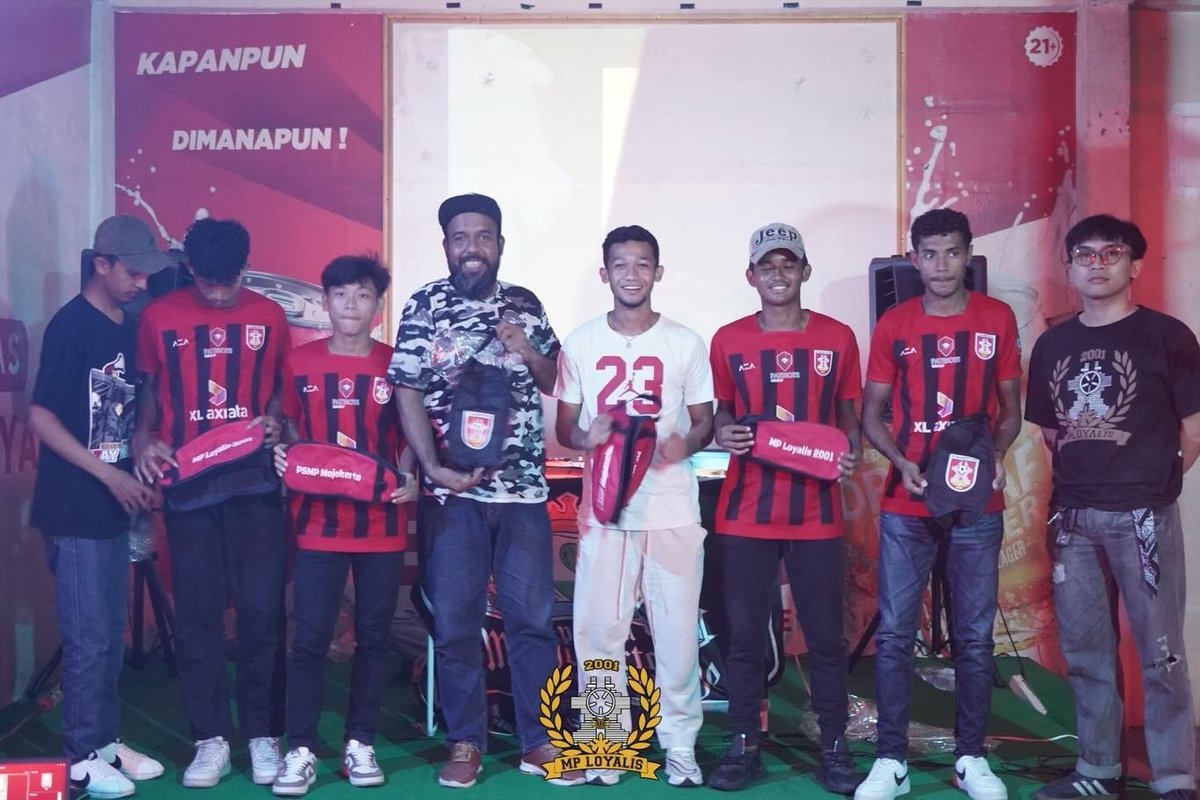 Loyalis2001's tweet photo. Apresiasi kepada para punggawa yang lolos 28 besar. Bermainlah dengan hati dan jaga terus semangat ini!
Come On You Laskar Mojopahit!
#psmp #mployalis2001 https://t.co/EVgyRWVWWJ