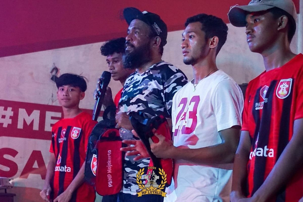 Loyalis2001's tweet photo. Apresiasi kepada para punggawa yang lolos 28 besar. Bermainlah dengan hati dan jaga terus semangat ini!
Come On You Laskar Mojopahit!
#psmp #mployalis2001 https://t.co/EVgyRWVWWJ