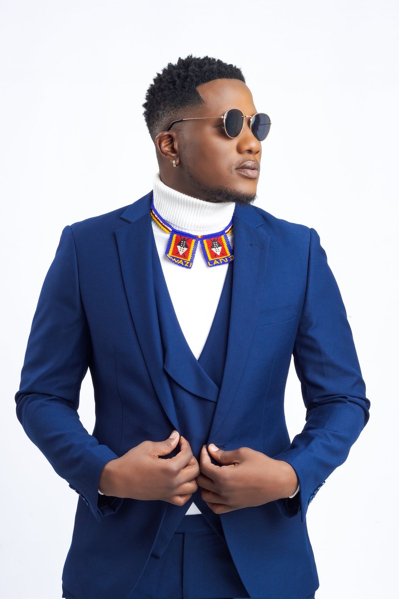 LyrikalBusta's tweet photo. To the #LyrikalFam β€οΈ It's been a good year to more "W" next year, let's keep streaming #AfroBliss and showing Swati Music love sekuyakhanya embili.
#SwatiMusicToTheWorld #music #december https://t.co/SwBRPIATz3