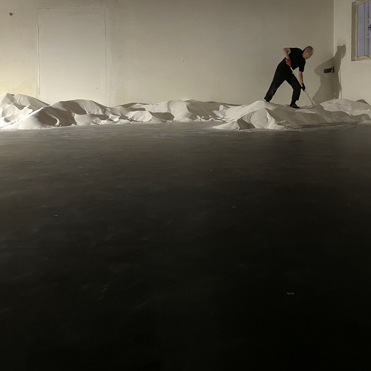 バート･イシュルでの制作初日。はじまりました！

Sudhaus – Art with Salt and Water
2024年1月20日（土）〜10月31日（木）
motoi-works.com/archives/4350

#山本基
#motoiyamamoto
#salzkammergut2024
#mikikosatogallery
