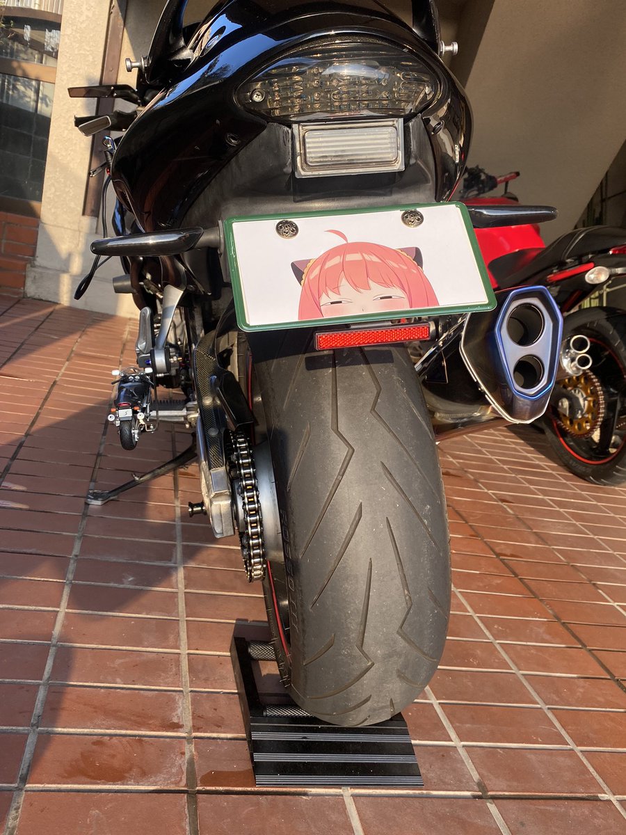 NORI_GSX1300R's tweet photo. でも大丈夫👌
うちには Racing Taskがある☺️

塗って放置して明日拭きあげ😆
ここまで錆びた事ないから
楽しみ😊
（ついでにブサも塗布）

#PRIDE1
#RacingTask https://t.co/1xR4W1R44T
