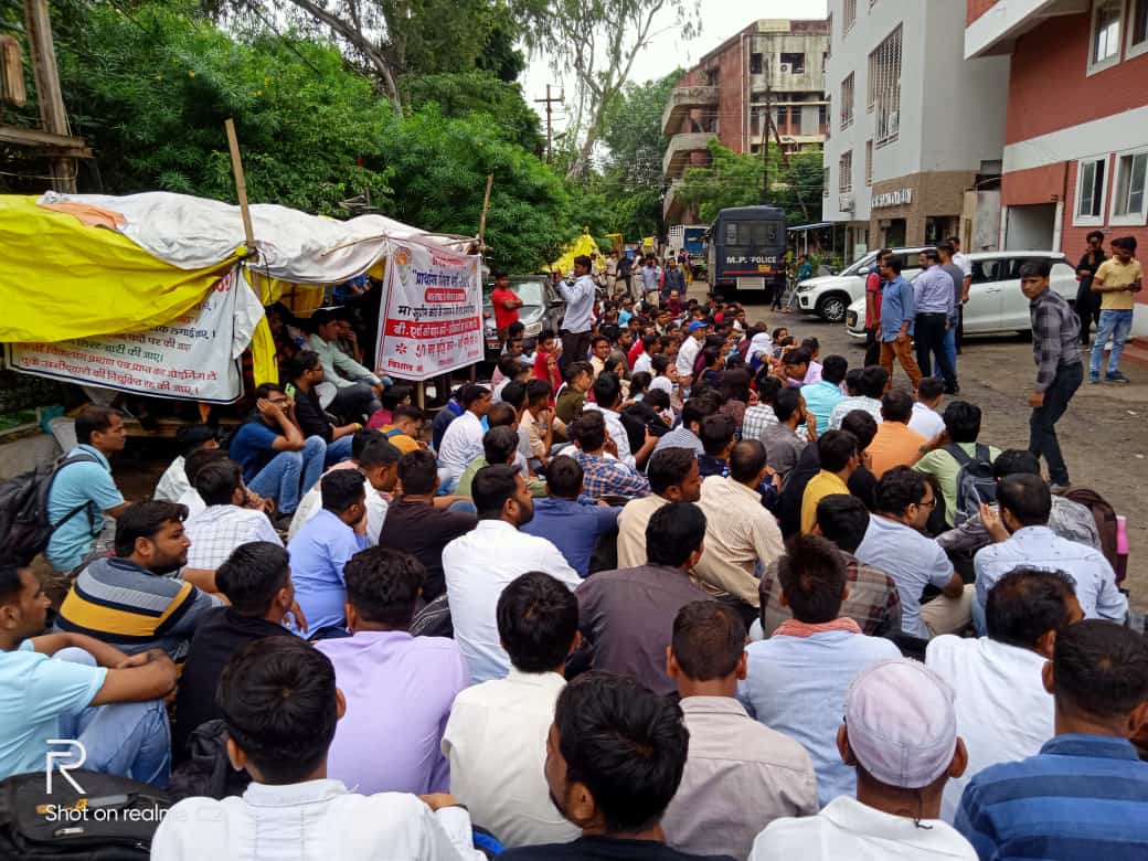 ClassesOfficial's tweet photo. #प्राथमिक_शिक्षक_भर्ती_2020
माननीय मुख्यमंत्री श्री@DrMohanYadav51  जी निवेदन है कि प्राथमिक शिक्षक भर्ती वर्ग3 में #पदवृद्धि करने की कृपा करें पिछले 2 साल से मांग कर रहे है 12 साल बाद भर्ती आई
#POSTINCREASE_MPTET_VARG3
#POSTINCREASE_MPTET_VARG3
@BJP4India @CMMadhyaPradesh https://t.co/WXdDIAZ39P