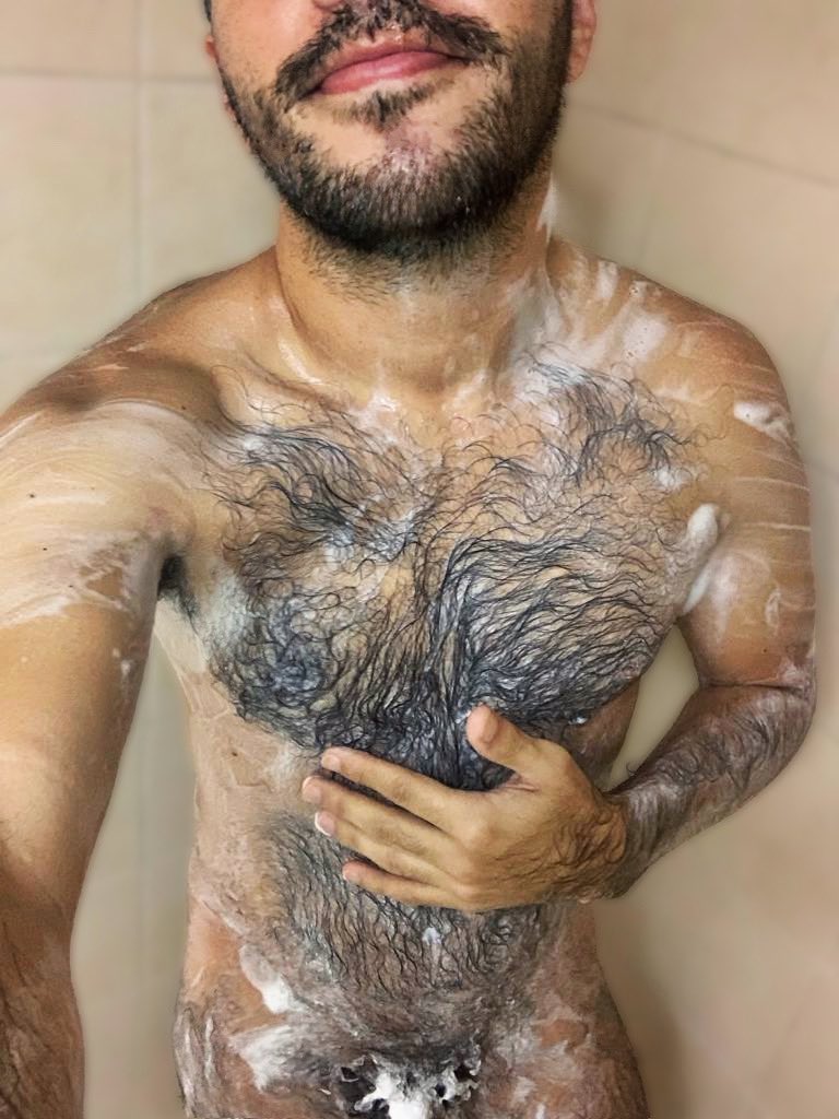 hairynakedmed's tweet photo. Agua 💦 + Jabón 🧼 + Pelos = mucha espuma 🫧 🫧 🫧 🫧 https://t.co/8GoMQ1AJgb