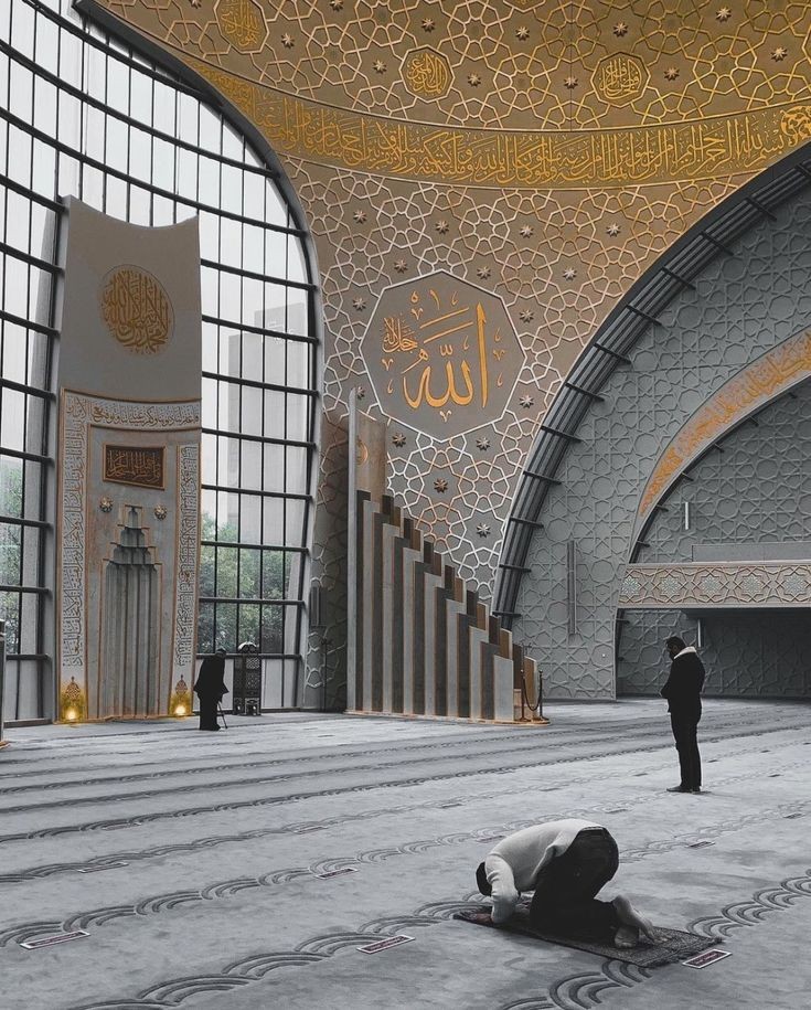 AkYesilyurt's tweet photo. Haram, haramdır; herkes yapıyor olsa da!

Helal, helaldir; tek sen yapıyor olsan da. https://t.co/H2yZs6djiX
