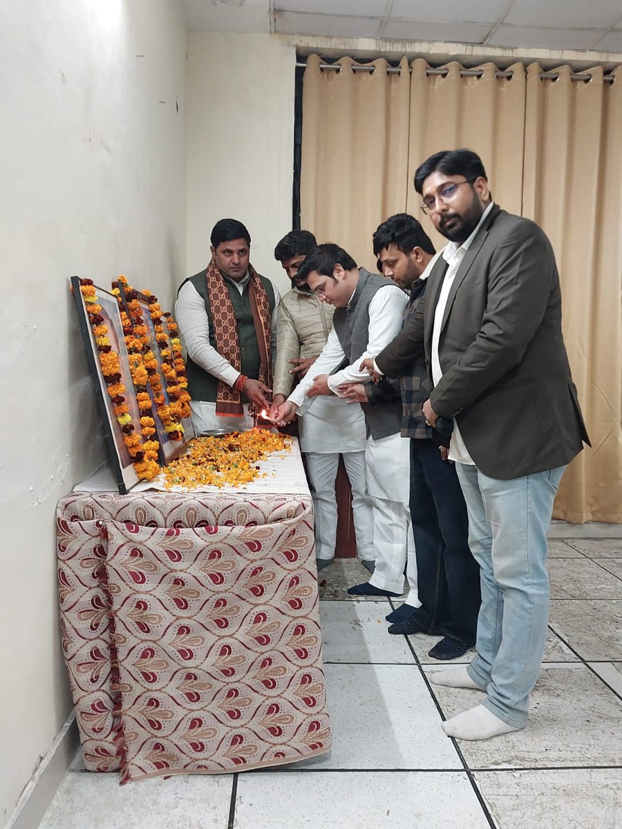 Rambhaiya_bjp's tweet photo. नोएडा महानगर कार्यालय में नमो एप एंव विकसित भारत यात्रा व आगामी कार्यक्रम की भाजयुमो की बैठक की गयी राष्ट्रीय सोशल मीडिया संयोजक श्री @KapilParmar जी, नोयडा महानगर अध्यक्ष श्री @Manojguptabjp जी, क्षेत्रीय अघ्यक्ष @sukhvindrasom जी,जिला,मंडल कार्यकर्ता व युवा साथी उपस्थित रहे https://t.co/HYmiwUuUbo