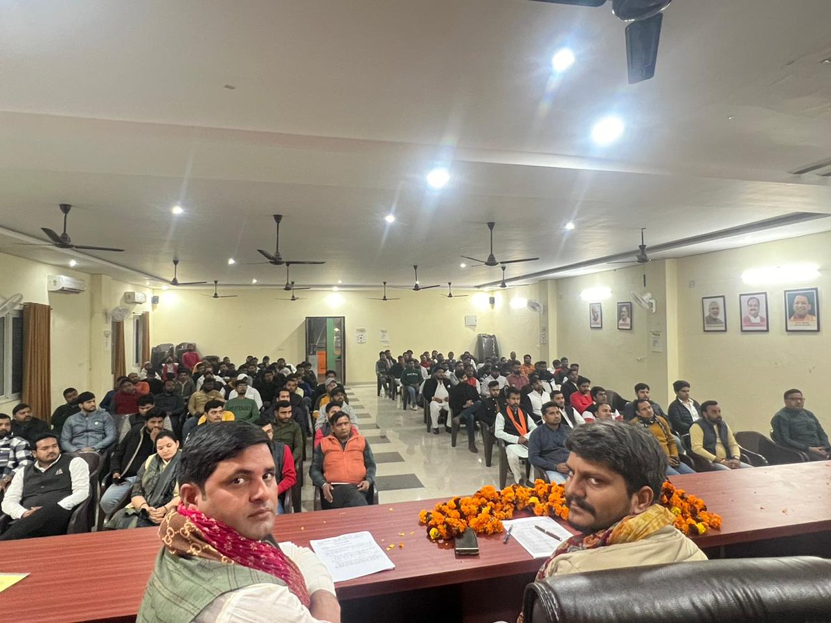 Rambhaiya_bjp's tweet photo. नोएडा महानगर कार्यालय में नमो एप एंव विकसित भारत यात्रा व आगामी कार्यक्रम की भाजयुमो की बैठक की गयी राष्ट्रीय सोशल मीडिया संयोजक श्री @KapilParmar जी, नोयडा महानगर अध्यक्ष श्री @Manojguptabjp जी, क्षेत्रीय अघ्यक्ष @sukhvindrasom जी,जिला,मंडल कार्यकर्ता व युवा साथी उपस्थित रहे https://t.co/HYmiwUuUbo
