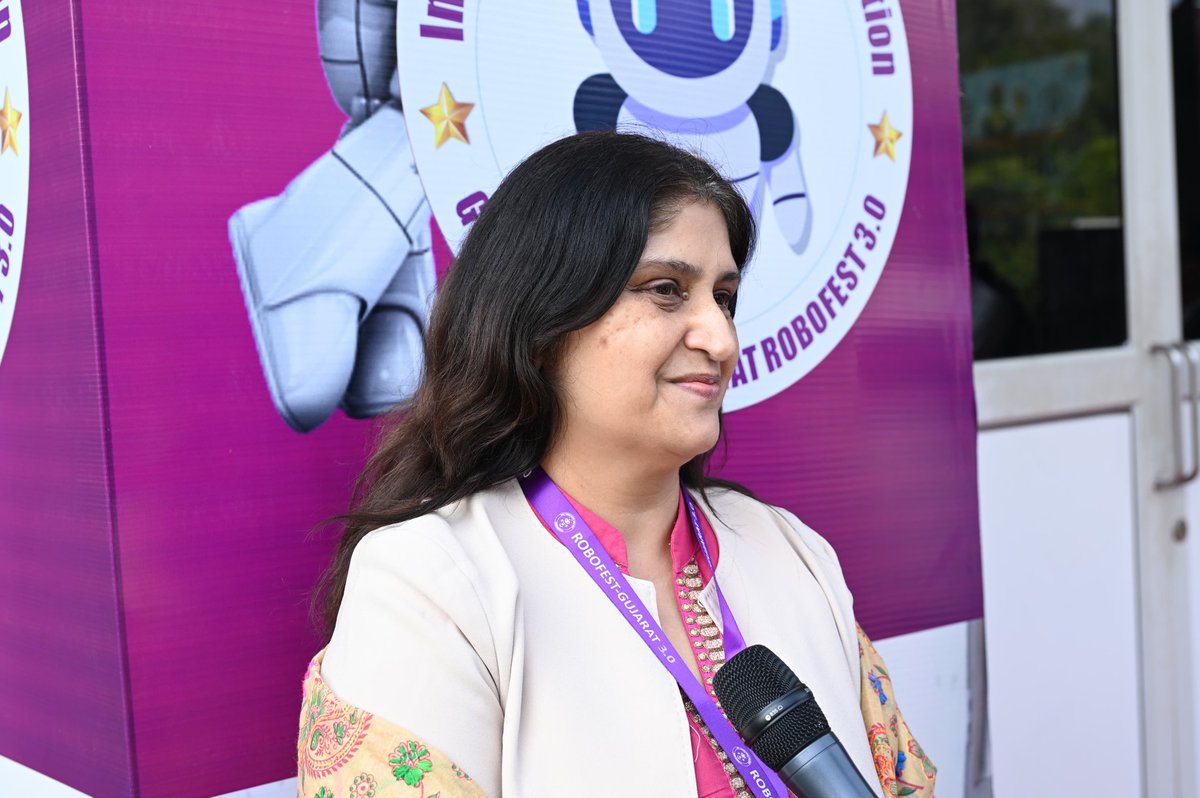 InfoGujcost's tweet photo. Exciting kickoff at the #RobofestGujarat Grand Finale @GujScienceCity!
Ms. Mona Khandhar, IAS, Principal Secretary @dstGujarat, envisions #India shining in #robotics with a robust #talentpool. The state is fostering #creativity with a top-notch #STEMecosystem.
Dr. Rajat Moona @iitgn inspires #students to reach new heights in the #AmritKaal.
Exciting to have 67 teams, 50 mentors, and 330 students in the #GrandFinale – India's premier Robotic Competition.