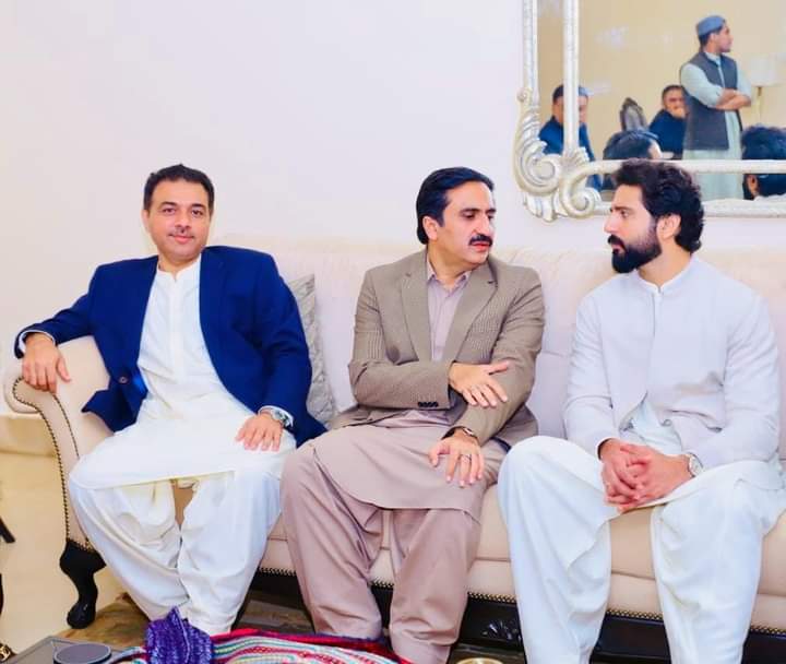s0hailahmedpak's tweet photo. پی پی ضلع صدر ؤ وائس چیئرمین ضلع کاؤنسل گھوٹکی 
                    میر بابر علی خان لونڈ 
پی پی چیئرمین ؤ سابق وزیر خارجہ بلاول بھٹو زرداری صاحب کی دھاریجو ہاؤس اور گوہر پیلس آمد کے موقع پر
میر بابر علی خان لونڈ ,چیئرمین صاحب اور پارٹی رہنماؤں کے ساتھ خوشگوار ماحول میں ملاقات https://t.co/hc4ssklZLw