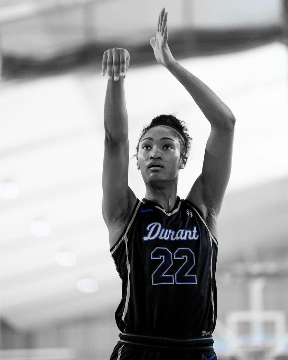 PerformanceStat's tweet photo. 🥈 Kendall Dudley @starinmaking22 of @teamdurantgirls made waves in the  @NikeGirlsEYBL  this season with an average of 8.12 RPG, amassing 138 rebounds in total. She had a standout performance at Regionals with 11.2 RPG. #ReboundingLeader #NikeEYBL
https://t.co/OCWAojgu8e https://t.co/lKr3ZEc7uR