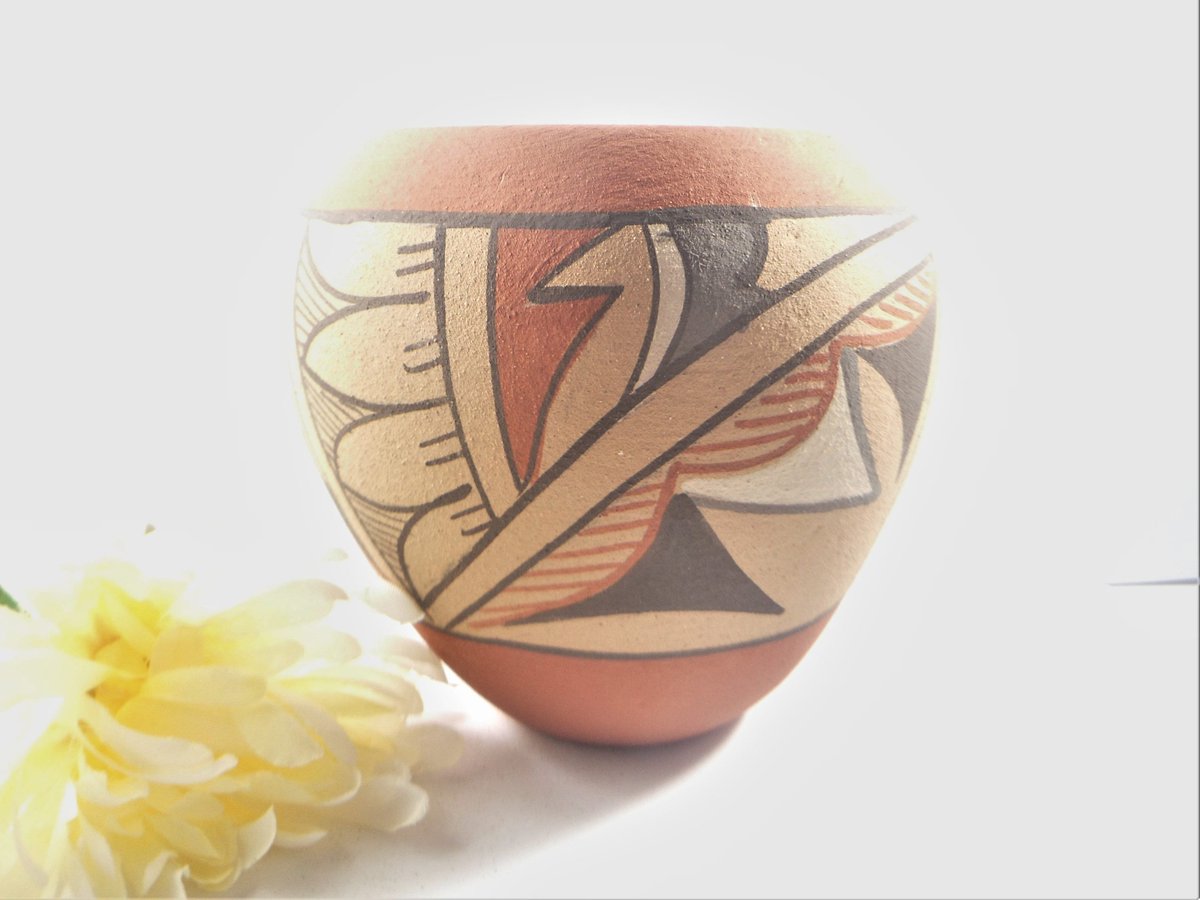 valroseshowers's tweet photo. Native American Jemez Pueblo Pottery, Vintage Handmade Native Pot, Signed Chinana Polychrome Jemez Clay Pot, Collectible Jemez Pottery https://t.co/T4f8v9ZX7O #EtsySeller #NewMexico #SantaFe #EtsyShop #NativePottery https://t.co/RnWfMR8AvY