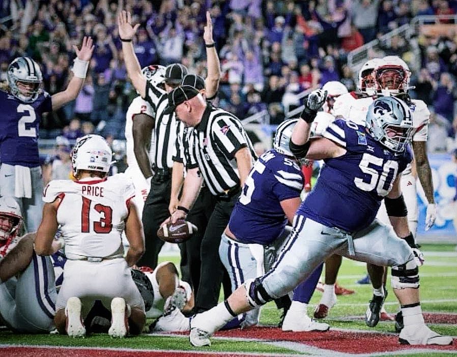 For the next 24 hours our officers will be substituting #Poptarts for our usual donuts in honor of KCK's own All American, #50 Cooper Beebe, and the #kstatewildcats bowl win tonight!