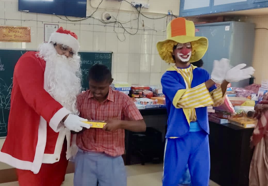 “Always give without remembering & receive without forgetting.” This is the essence of Be A Santa. Every year, hundreds of citizens gift special children gifts, not knowing them & the children remember gifts they receive. 🎁🎉🎅🏻#givingmatters #chennaivolunteers