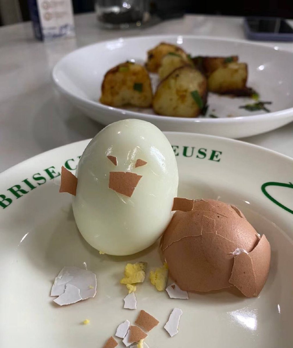 FinaPellu's tweet photo. The art and love of eggs, isn’t it so cute that I can’t bear to eat it? https://t.co/wGv2J4FDjA