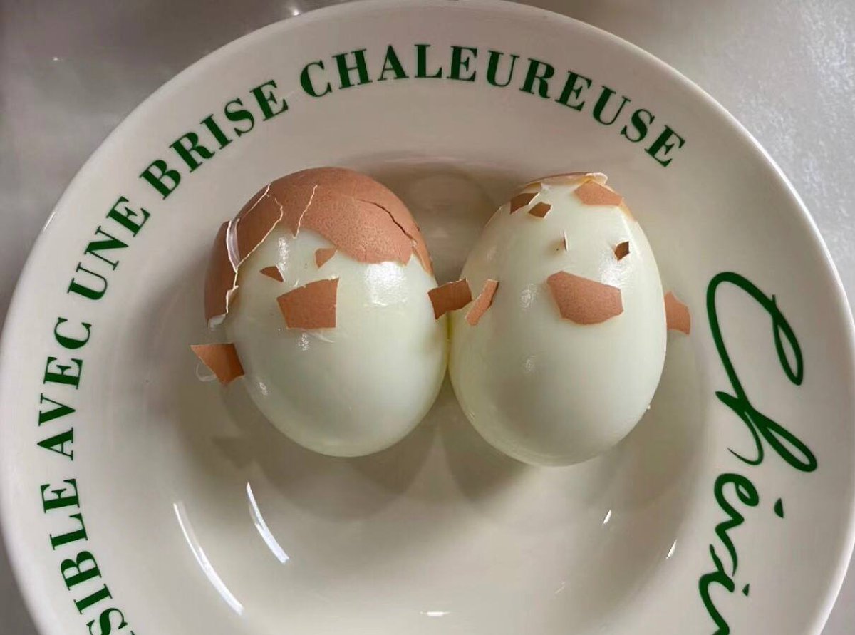 FinaPellu's tweet photo. The art and love of eggs, isn’t it so cute that I can’t bear to eat it? https://t.co/wGv2J4FDjA
