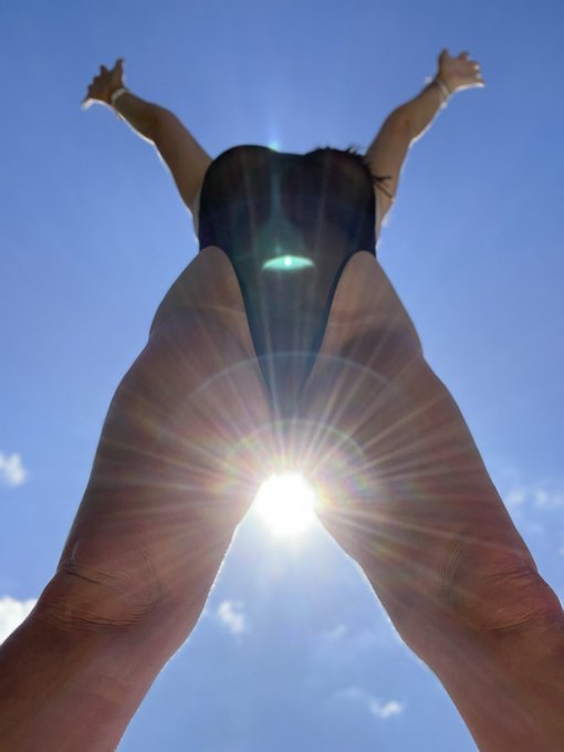 Who says the sun doesn&rsquo;t shine out my ass 🤣🍑☀️ https://t.co/DhD1ySGsHw