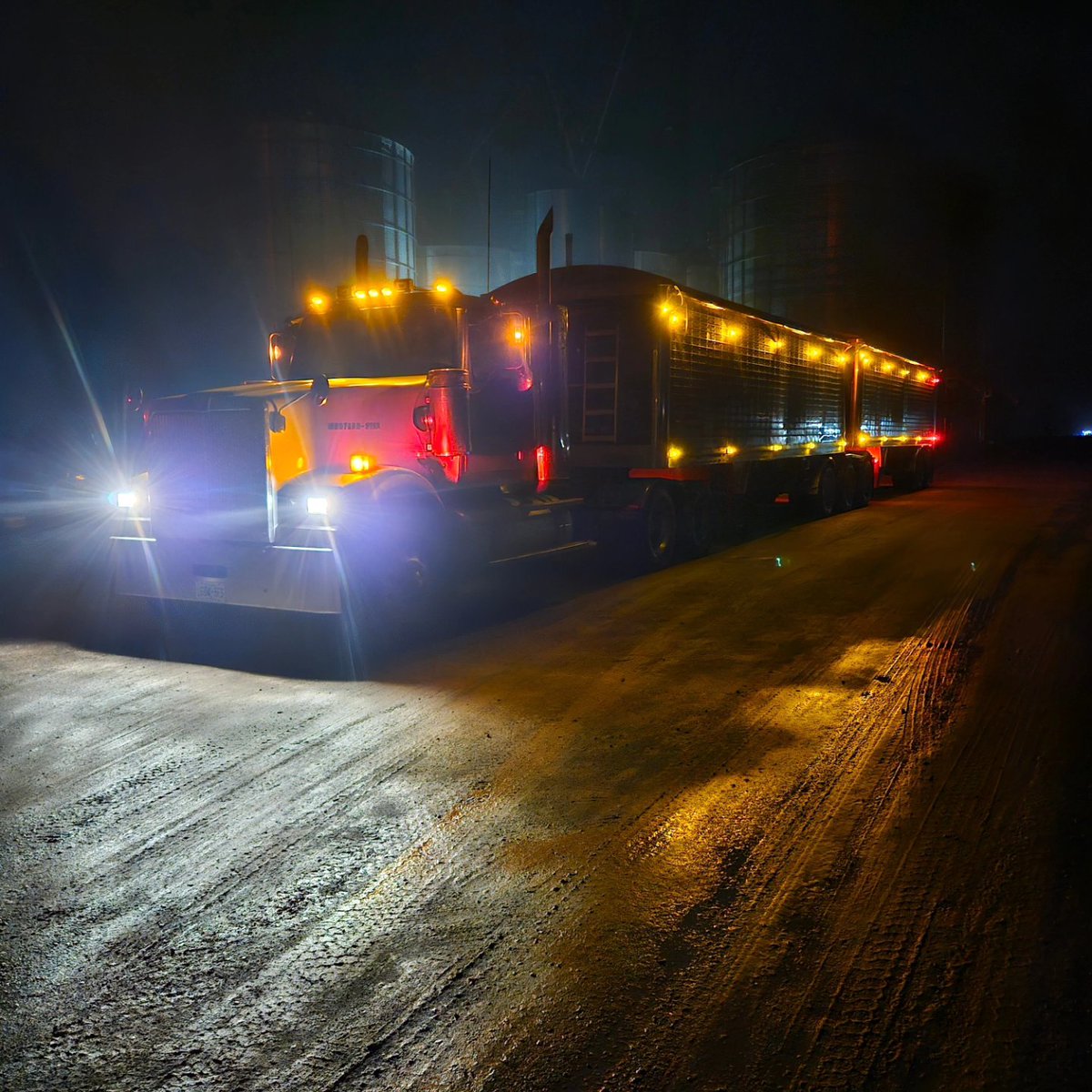 AlexFife7's tweet photo. Beautiful night to truck some 🌽 https://t.co/8o8KaQrvVt