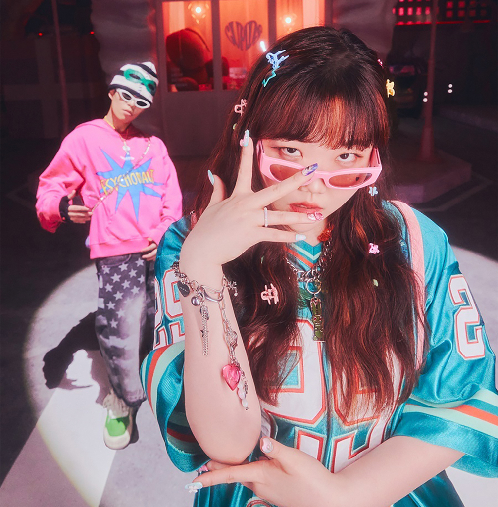 MusicMagazineKR's tweet photo. #롤링스톤코리아 #롤링스톤뉴스 

AKMU, 컴백부터 전국 투어까지..'Love Lee'하게 물들인 2023년!! by. ROLLINGSTONE KOREA 

▶️ https://t.co/Dlg8icCr44 

#롤링스톤 #RollingStone 

#뉴스 #News 

#뮤직매거진 #MusicMagazine https://t.co/NjhTYEJABb