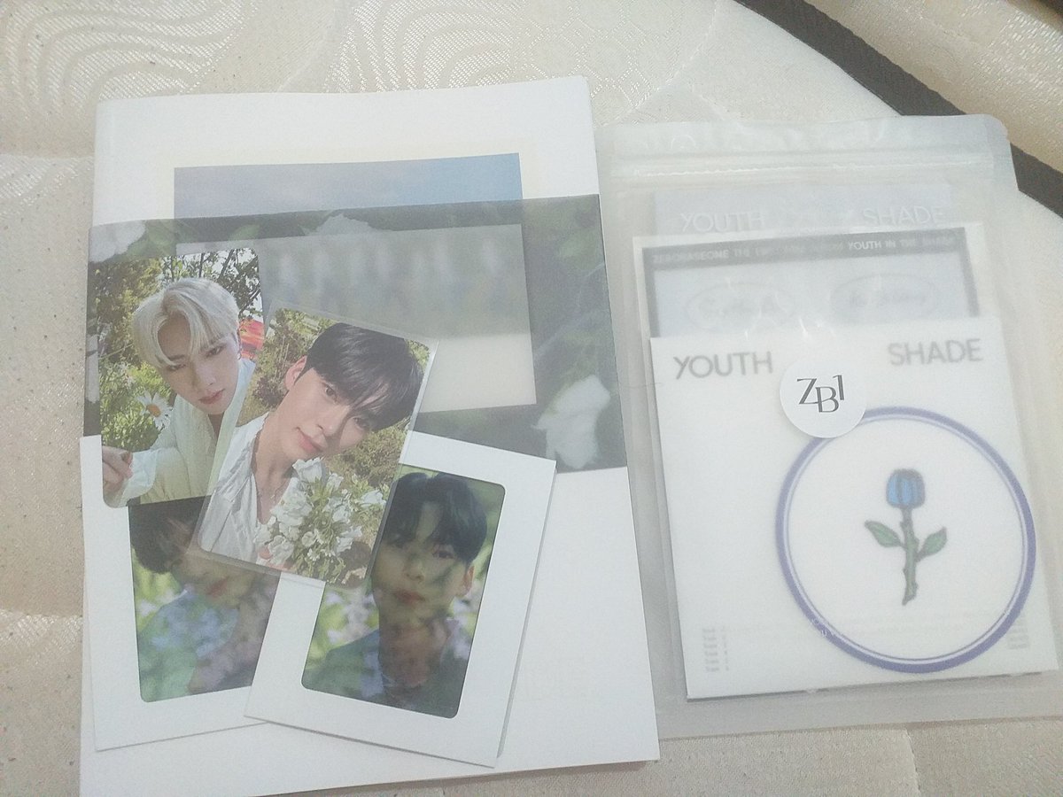 moizerobaseone's tweet photo. Hi, Zerose Please help rt/like ya!♡
LAGI BU 😭
WTS ALBUM ZB1 Youth in The Shade : 
● Printilan album masih lengkap (dpt all seperti yg ada di foto)
● Price : 150k 
● minus ada 4 lembar halaman album lepas
● Bisa via shopee/manual
● minat? Boleh dm^^

#zonauang️ #ZB1 https://t.co/HV9eiL2C0Q