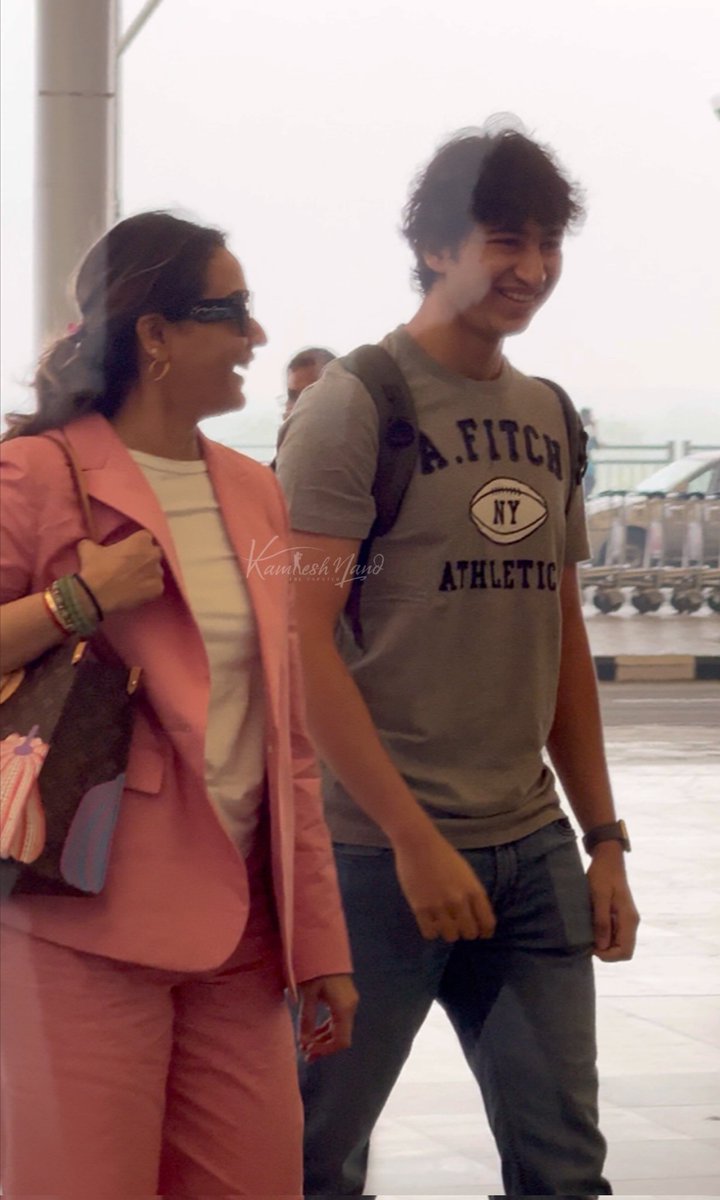 Superstar #MaheshBabu with family off for new year vacation 

#GunturKaaramOnJan12th 
@urstrulyMahesh 
#sitara
#gautam
#namratashirodkar